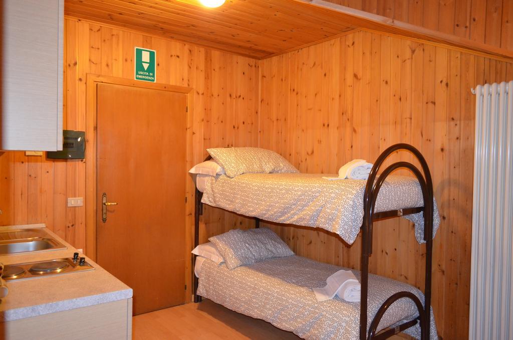 Aparthotel Campodolcino Camping Pokoj fotografie