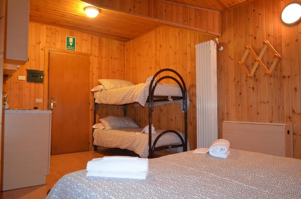 Aparthotel Campodolcino Camping Pokoj fotografie